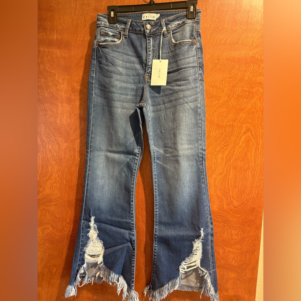 Cello cropped flare jeans raw hem NWT size 7